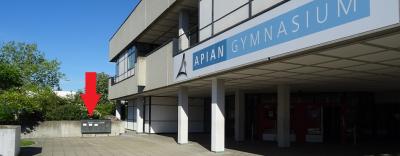 Briefkasten für die Anmeldeunterlagen am Apian-Gymnasium