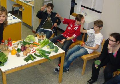 Essen im Schulgarten