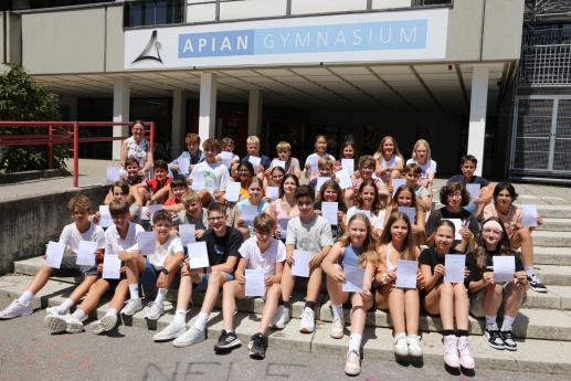 Gratulation zum Erhalt der Urkunden für das bestandene Leistungsschreiben!      Foto: Heike Bergmann