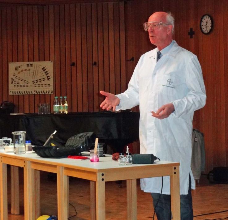 Experimentalvortrag von Dr. Gerhard Heywang