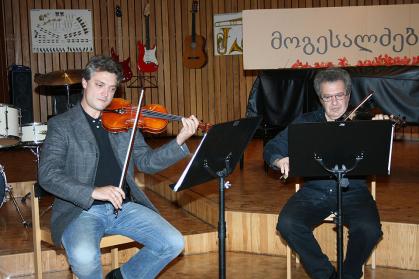 Musiker des Georgischen Kammerorchesters zu Gast im Apian-Gymnasium