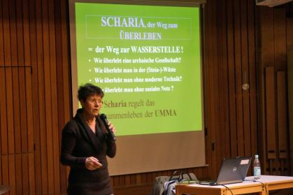 Frau Erös bei ihrem Vortrag