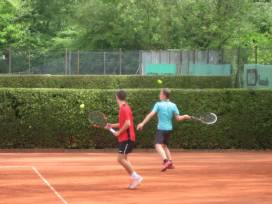 „Das Runde muss auf das Eckige“!