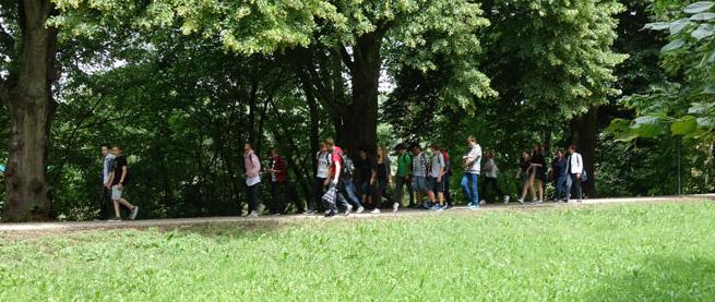 Auf dem Rückweg zur Schule