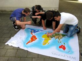 Exkursion der Klasse 8b in den Weltladen Ingolstadt