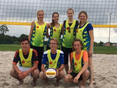 Das Team des Apian-Gymnasiums trat mit folgenden Schülern der Q11 an: Hintere Reihe v.l.n.r.: Schäfer Jana,  Kugland Laura, Pietsch Eva, Ottowitz Marie ; vordere Reihe v.l.n.r.: Appel Linus, Rottler Lukas, Djabri Raffael