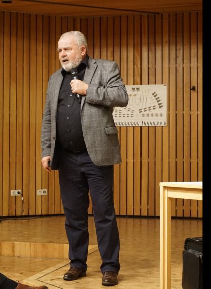 Vortrag von Dr. Erös (Kinderhilfe Afghanistan) am Apian