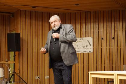 Vortrag von Dr. Erös (Kinderhilfe Afghanistan) am Apian