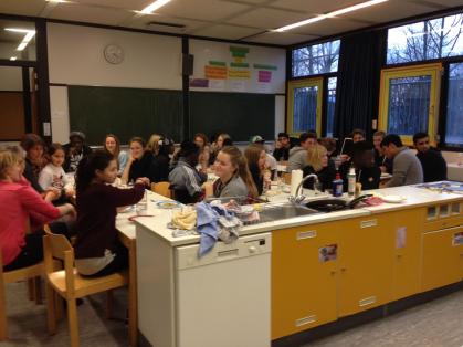 Basteln und Kochen für den Weihnachtsbazar