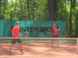 Erste Siege im Tennis