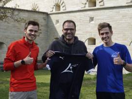 Abiturjahrgang 2015 spendet Trikotsatz