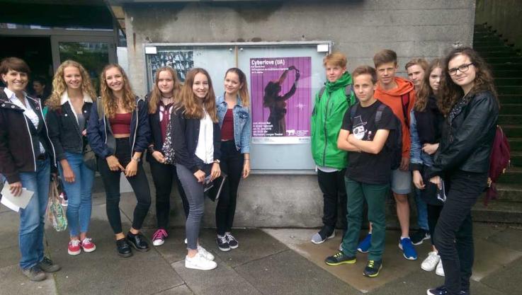 Erasmus-Schüler besuchen „Cyberlove“ im Ingolstädter Theater