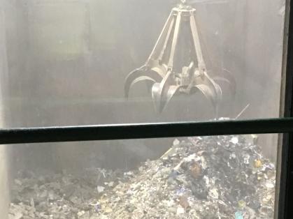 Die Klasse 10f besucht die Müllverwertungsanlage.