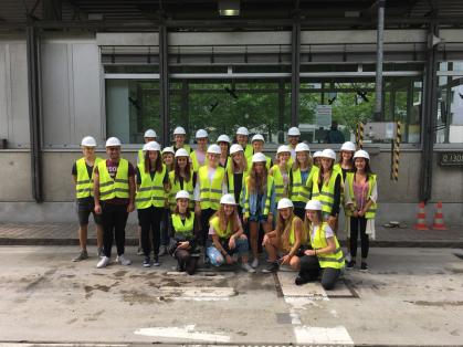 Die Klasse 10f besucht die Müllverwertungsanlage.