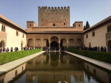 ¡Hola y bienvenidos a Granada!