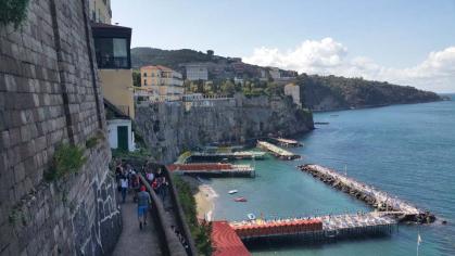 Blick in die Badebucht von Sorrent 