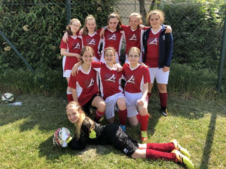 Mädchenmannschaft des Apian-Gymnasiums Wettkampfklasse III: (liegend); (kniend von links nach rechts):  Scheer Sophia; Scholz Marina; Selmani Enesa; (stehend von links nach rechts) Liebhard Anna-Lena; Haberer Maria; Breuer Eva; Kumpf Lena; Kopp Susanne.