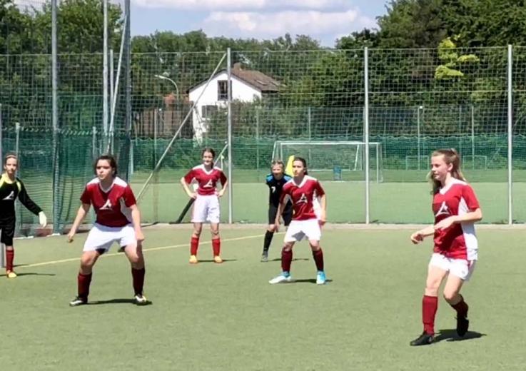 Apianerinnen in Aktion im Spiel gegen Eichstätt: (von links nach rechts): Blößl Annika, Kopp Susanne, Selmani Enesa, Haberer Maria