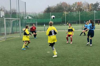 Apianerinnen gewinnen Stadtmeisterschaft im Fußball