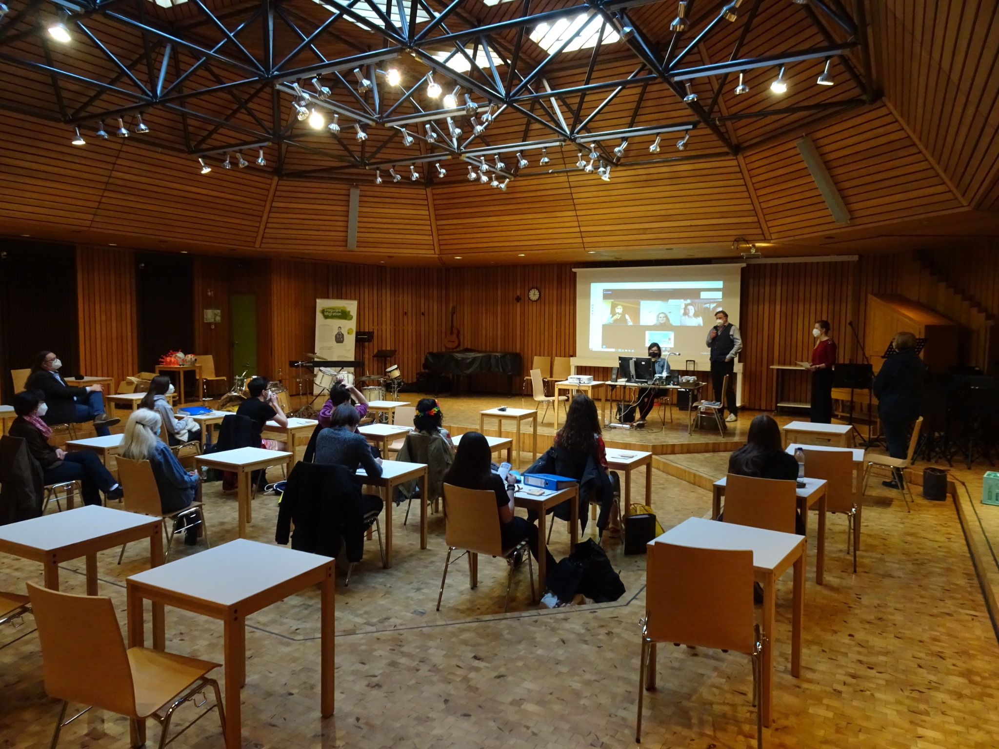APIAN Gymnasium - 6 Menschen – 6 Gesichter – 6 verschiedene Geschichten ...