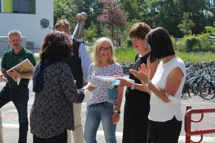 Der "amicus" geht an die Schulgemeinschaft