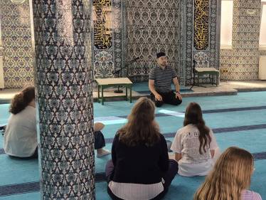 Besuch der 7. Klassen in der Imam-e-Azam Moschee