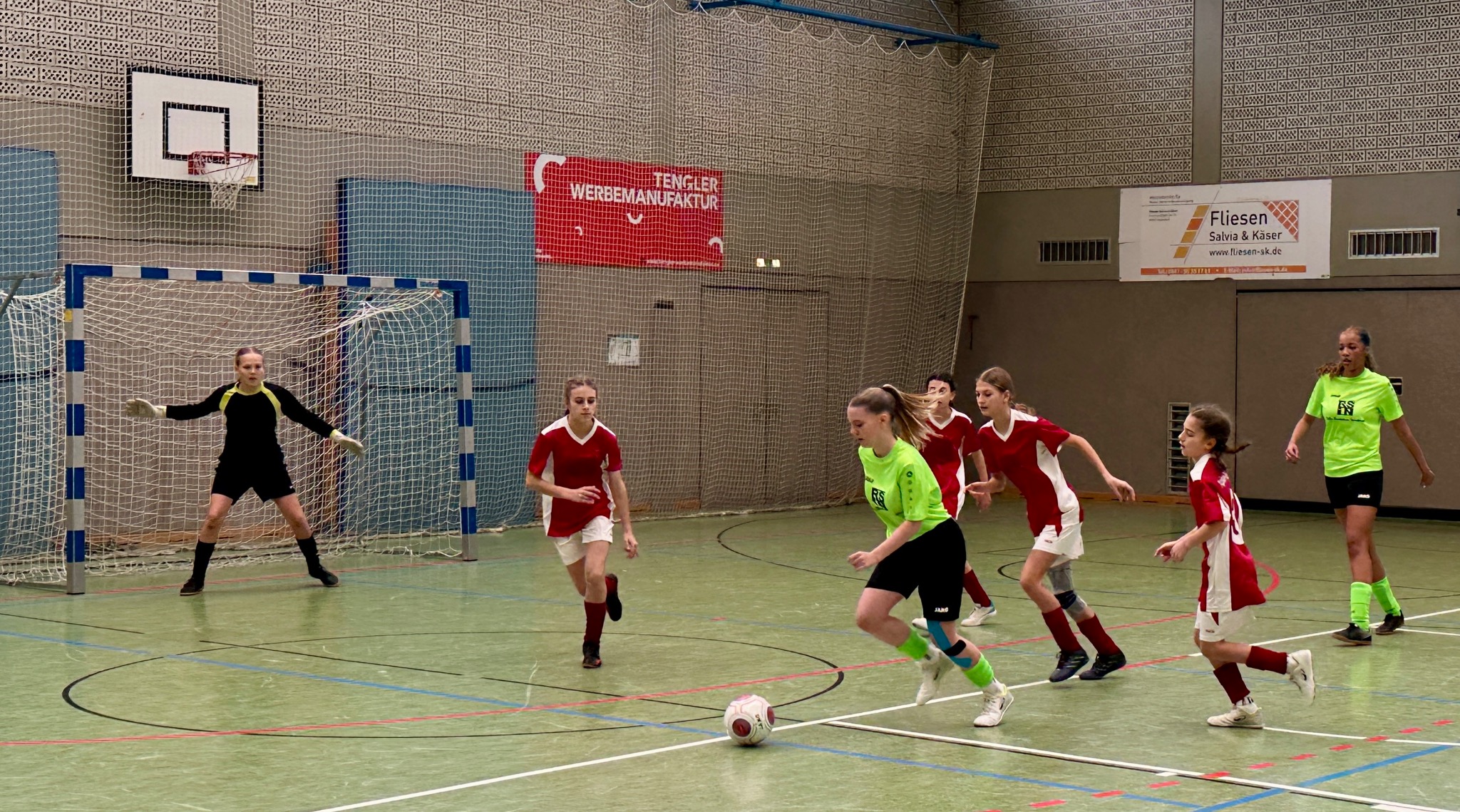 APIAN Gymnasium - Apiankickerinnen belegen den 3. Platz beim Futsal ...