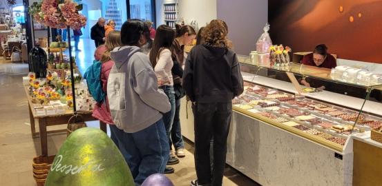 Im Cafe gab es eine faszinierende Auswahl an leckeren Pralinen