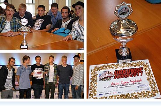 Die Schüler der Q11 freuen sich über den 2. Platz im Bundesfinale der Business School Games Deutschland