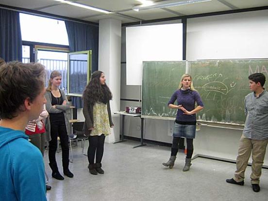 Besuch der Theaterpädagogin Frau Lehmann