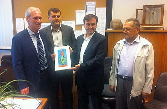 Schulleiter OStD Karl-Heinz Haak begrüßt die türkischen Gäste