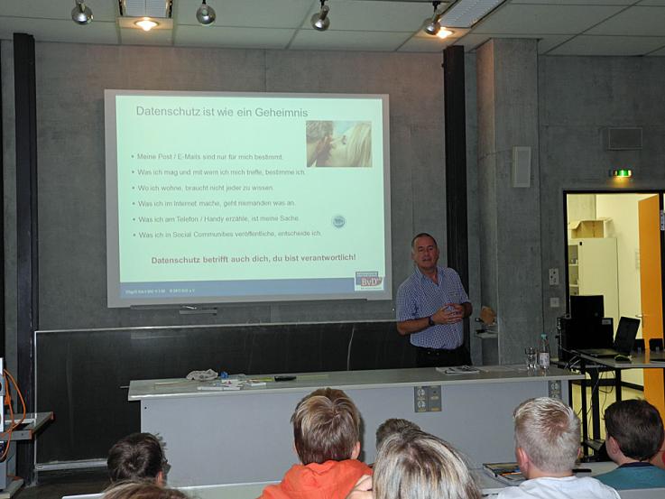 Vortrag über Datenschutz und soziale Netzwerke in den 7. Klassen