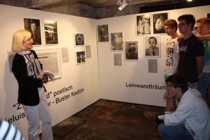 Deutschkurs besucht Ausstellung im Fleißerhaus.