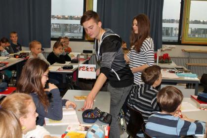 Der Nikolaus besucht die 5. Klassen.