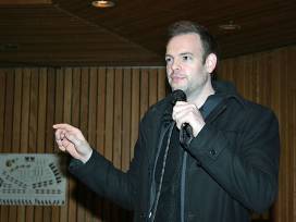 Der Slam-Poet Bas Böttcher am Apian